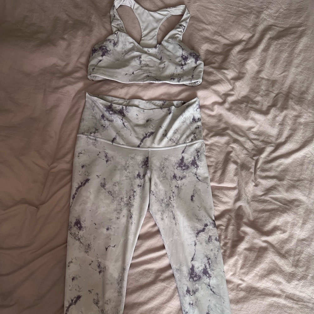 Old Navy Activewear Set in White and purple Marble